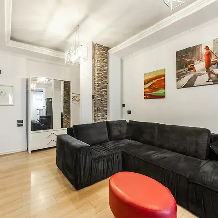 Cozy In Bllok 5 Min Walk From Park Apartment *