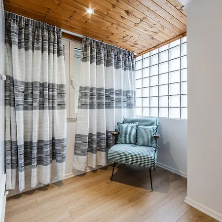 Cozy In Bllok 5 Min Walk From Park Apartment *