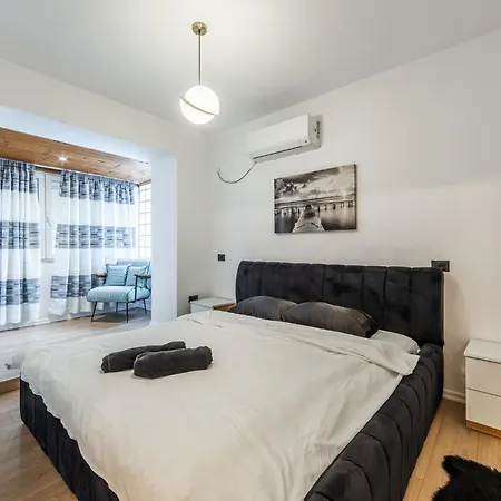 Appartement Cozy In Bllok 5 Min Walk From Park Tirana