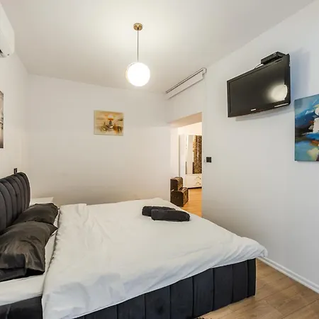 Apartment Cozy In Bllok 5 Min Walk From Park
