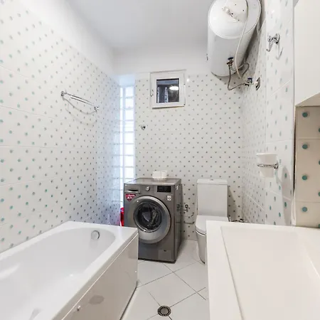 Cozy In Bllok 5 Min Walk From Park * Tirana