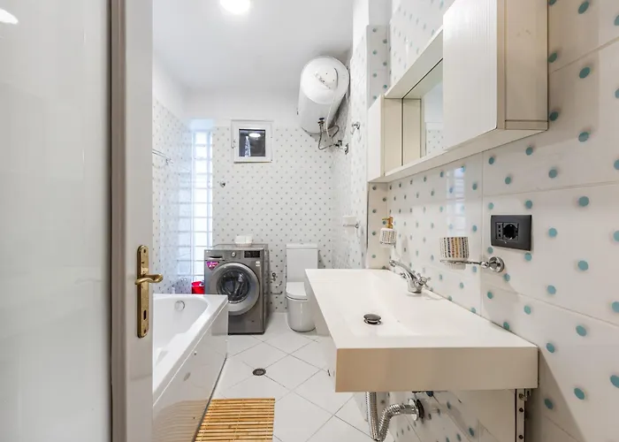 Cozy In Bllok 5 Min Walk From Park * Τίρανα