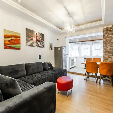 Daire Cozy In Bllok 5 Min Walk From Park *