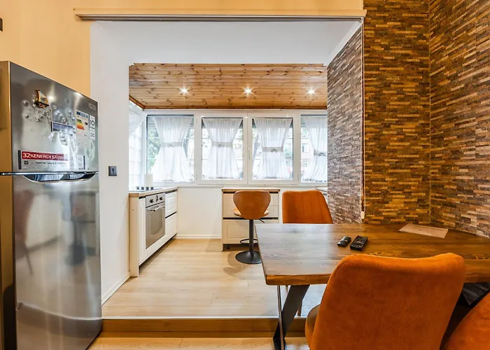 Apartmán Cozy In Bllok 5 Min Walk From Park