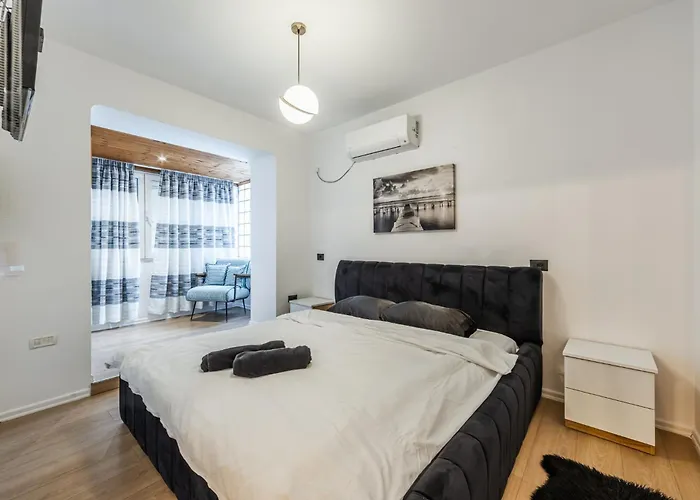 Lejlighed Cozy In Bllok 5 Min Walk From Park Tirana