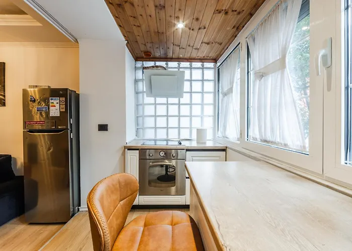 Cozy In Bllok 5 Min Walk From Park Tirana