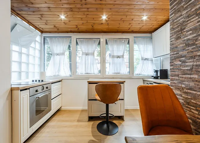 Cozy In Bllok 5 Min Walk From Park Lejlighed Tirana