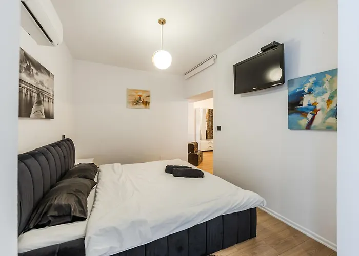 Apartmán Cozy In Bllok 5 Min Walk From Park
