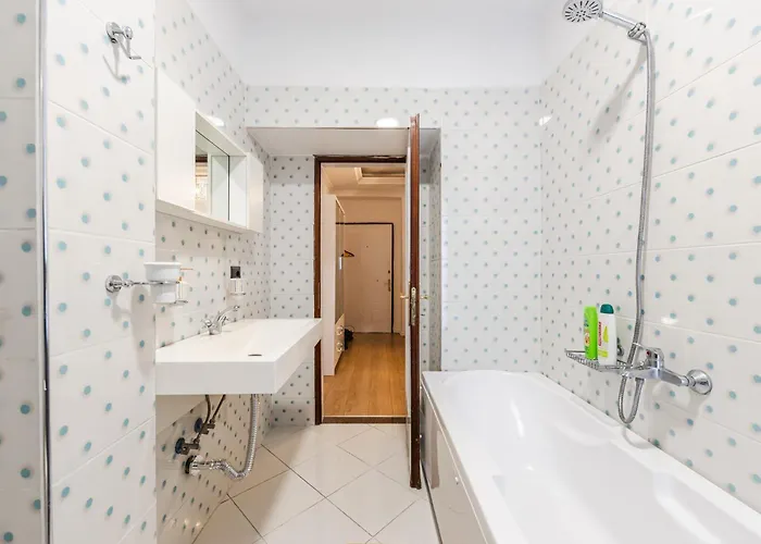 Cozy In Bllok 5 Min Walk From Park * Tirana